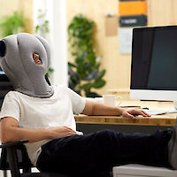 Ostrichpillow - erhältlich bei kuntschule.design Berlin | Möbel, Licht und Accessoires | Ostrichpillow bei kunstschule.design