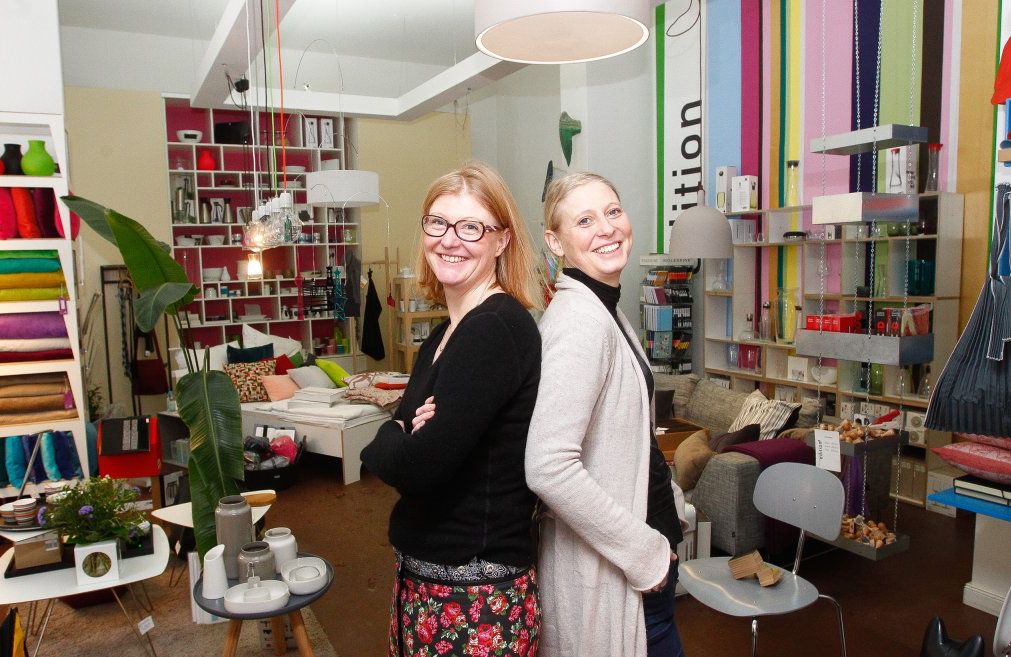 Melanie und Jennifer Nölken, die Köpfe von kunstschule.design Berlin | Möbel, Licht und Accessoires
